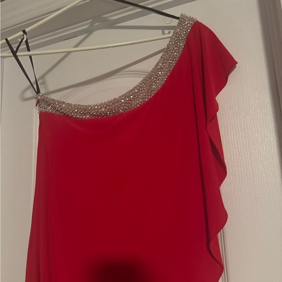 Elegant Red One-Shoulder Dress - Picture 2 of 4
